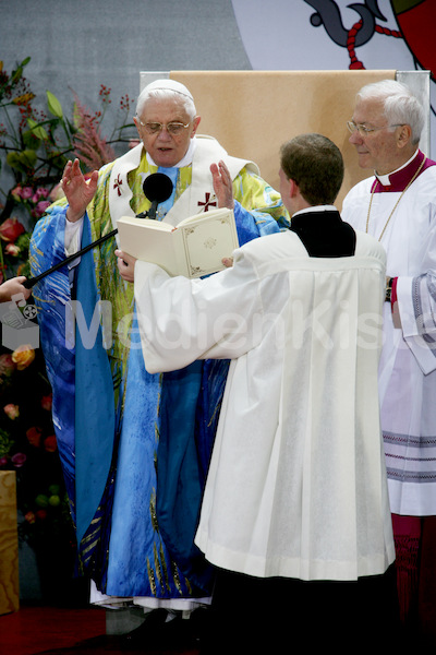 213_Papst_Benedikt_XVI.jpg
