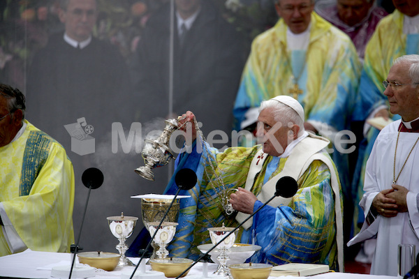 235_Papst_Benedikt_XVI.jpg