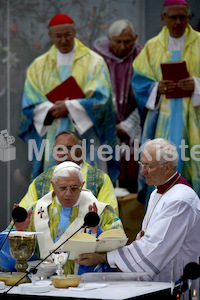 240_Papst_Benedikt_XVI.jpg