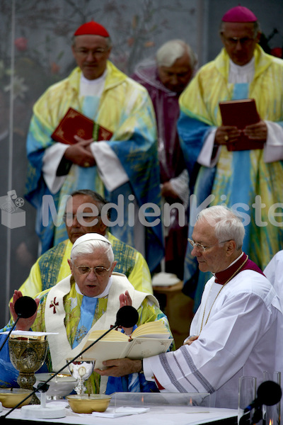 241_Papst_Benedikt_XVI.jpg