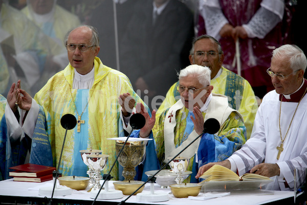 254_Papst_Benedikt_XVI.jpg