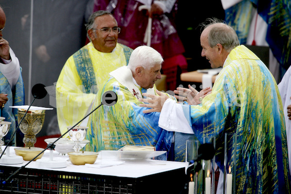 256_Papst_Benedikt_XVI.jpg