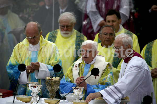 259_Papst_Benedikt_XVI.jpg