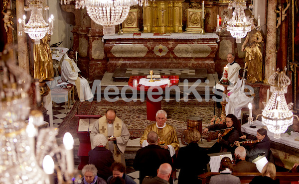Altarweihe Welsche Kirche Segnung -3821