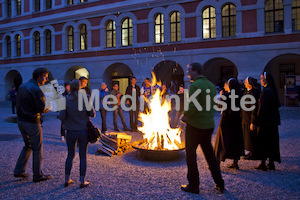 beim Lagerfeuer Gebet um geistliche Berufungen-5719