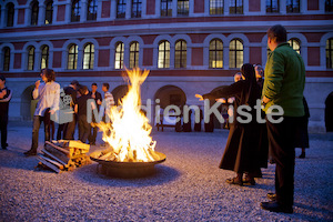 beim Lagerfeuer Gebet um geistliche Berufungen-5721