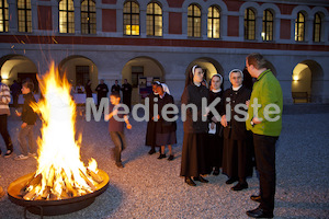 beim Lagerfeuer Gebet um geistliche Berufungen-5724