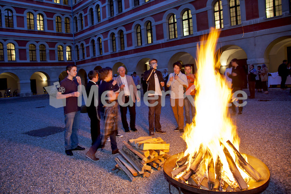 beim Lagerfeuer Gebet um geistliche Berufungen-5729