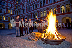 beim Lagerfeuer Gebet um geistliche Berufungen-5730