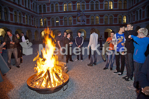 beim Lagerfeuer Gebet um geistliche Berufungen-5733