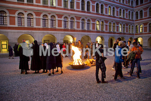 beim Lagerfeuer Gebet um geistliche Berufungen-5736