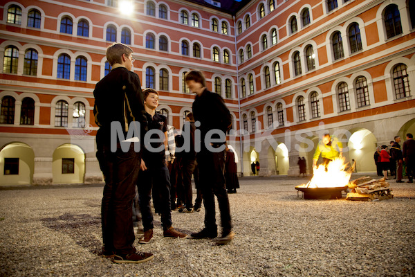 beim Lagerfeuer Gebet um geistliche Berufungen-5778