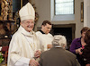 die Segnung bei Segnung aelterer Menschen Bischof Weber-9632