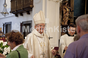 die Segnung bei Segnung aelterer Menschen Bischof Weber-9635