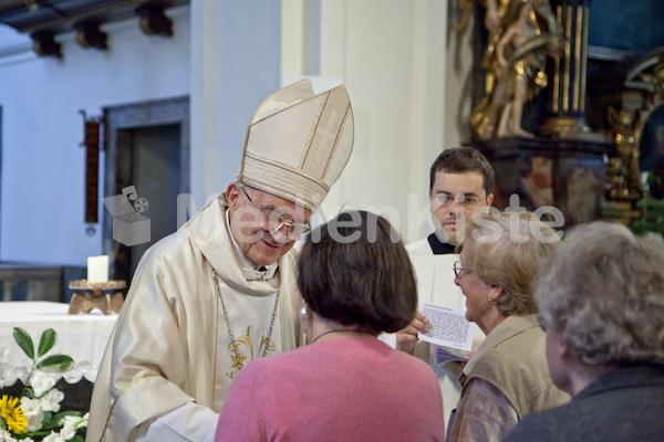 die Segnung bei Segnung aelterer Menschen Bischof Weber-9640
