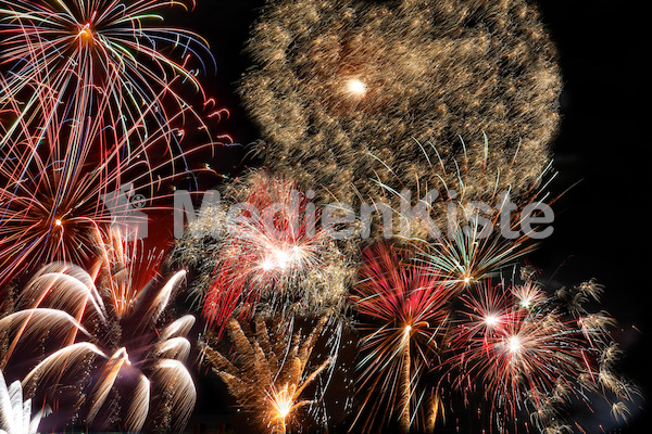 Feuerwerk zu Silvester und Neujahr