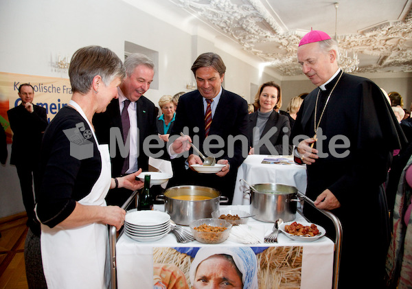 kfb Famileinfastag Suppenessen im Barocksaal.jpg