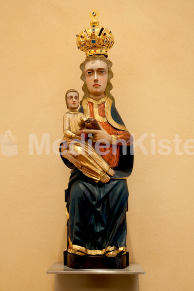 Kreuz, Marienstatue, Altarraum-13.jpg