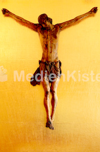 Kreuz, Marienstatue, Altarraum-5.jpg