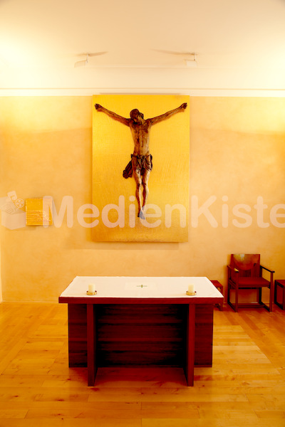 Kreuz, Marienstatue, Altarraum-8.jpg