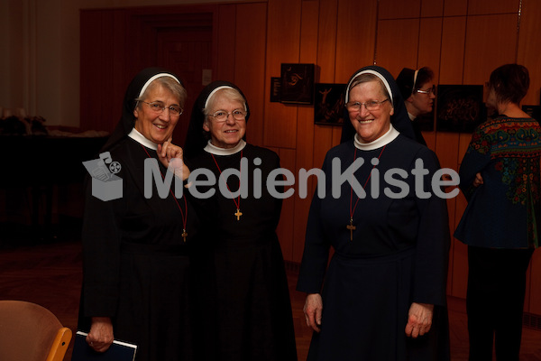 Licht getaucht kommst Du Sr. Maria Johanna Senn-042-4