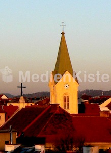 LN 08 Heilandskirche abends Irmgard Kellner.jpg