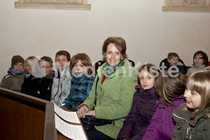 Ministranten Gebet in der Stadtpfarrkirche-9589