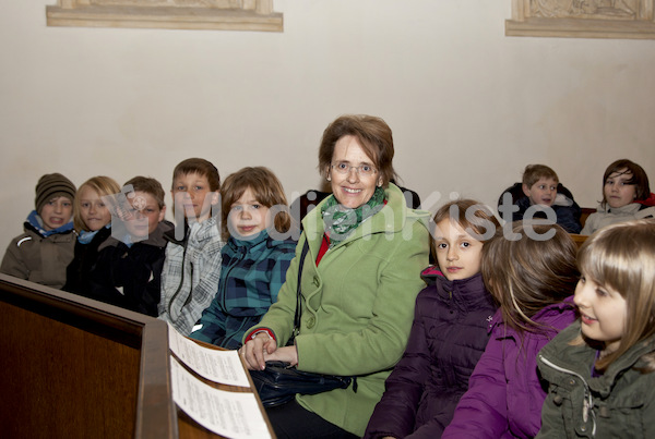 Ministranten Gebet in der Stadtpfarrkirche-9589