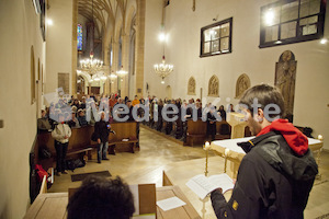 Ministranten Gebet in der Stadtpfarrkirche-9596
