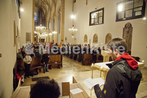 Ministranten Gebet in der Stadtpfarrkirche-9596