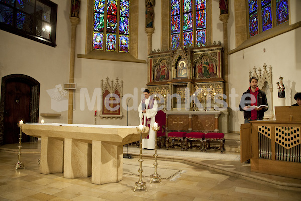 Ministranten Gebet in der Stadtpfarrkirche-9598