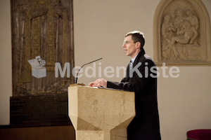 Ministranten Gebet in der Stadtpfarrkirche-9599