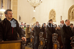 Ministranten Gebet in der Stadtpfarrkirche-9601