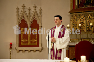 Ministranten Gebet in der Stadtpfarrkirche-9602