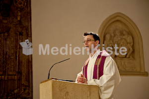 Ministranten Gebet in der Stadtpfarrkirche-9605