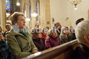 Ministranten Gebet in der Stadtpfarrkirche-9606