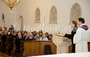 Ministranten Gebet in der Stadtpfarrkirche-9612