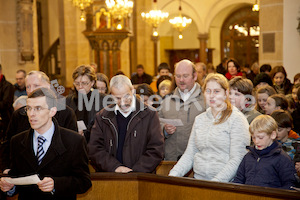 Ministranten Gebet in der Stadtpfarrkirche-9616