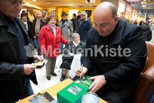 Pfarrer Brei im Citypark Teil 9 (240 von 311).jpg