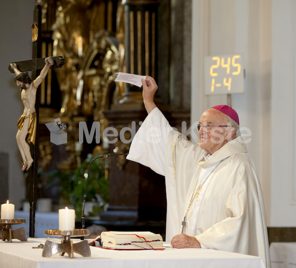 Segnung aelterer Menschen Bischof Weber-9539