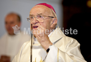 Segnung aelterer Menschen Bischof Weber-9552