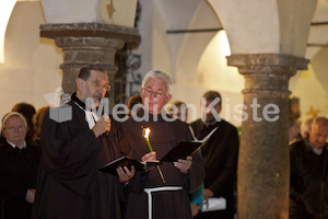 Seite 03 oben links Friedensgebet der Franziskaner-0588