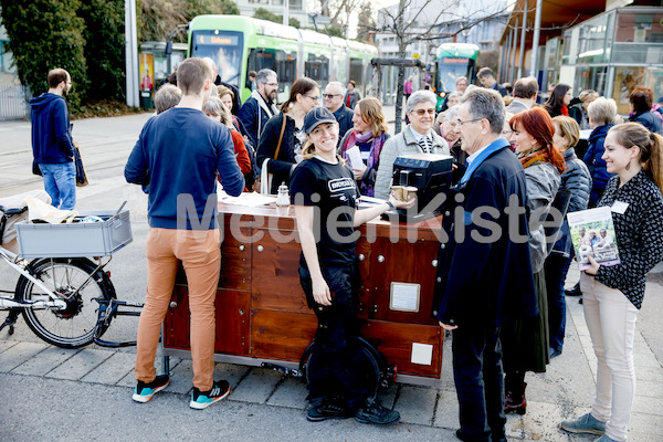 _b_Autofasten_Straßenbahn_Suppenessen_Fleischfasten-5294