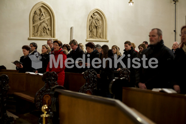 Aschermittwoch_Aschenkreuz_Stadtpfarrkirche-12