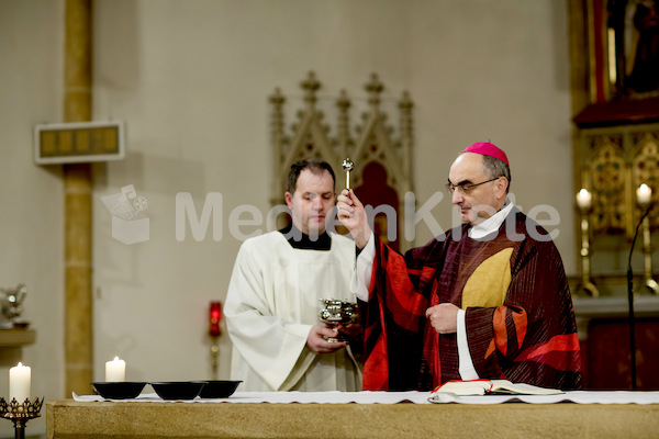 Aschermittwoch_Aschenkreuz_Stadtpfarrkirche-30