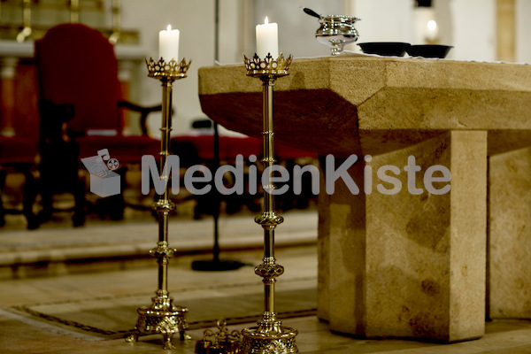 Aschermittwoch_Aschenkreuz_Stadtpfarrkirche-4