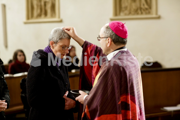 Aschermittwoch_Aschenkreuz_Stadtpfarrkirche-54