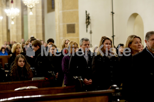 Aschermittwoch_Aschenkreuz_Stadtpfarrkirche-56