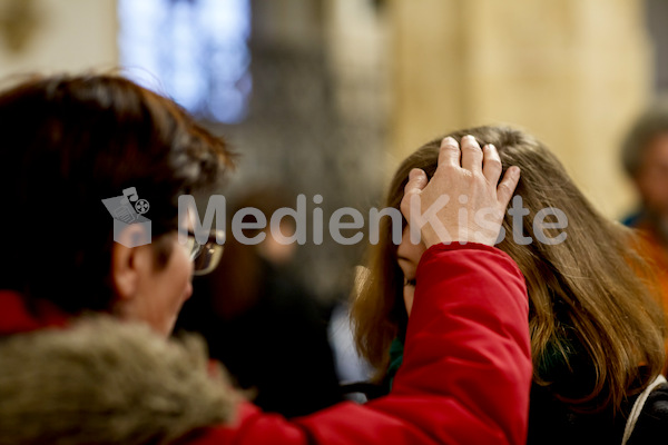 Aschermittwoch_Aschenkreuz_Stadtpfarrkirche-58