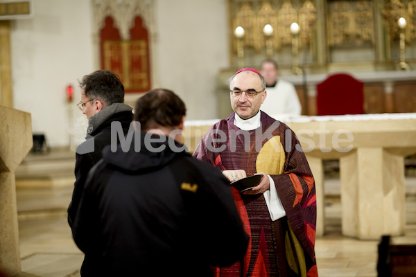 Aschermittwoch_Aschenkreuz_Stadtpfarrkirche-73